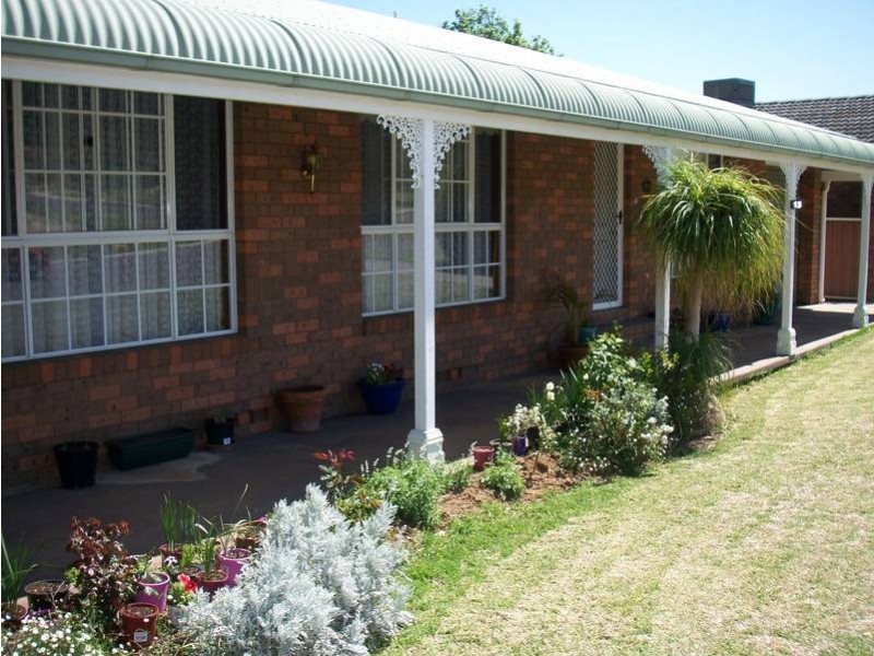 13 Glen Garvin Drive, Tamworth NSW 2340