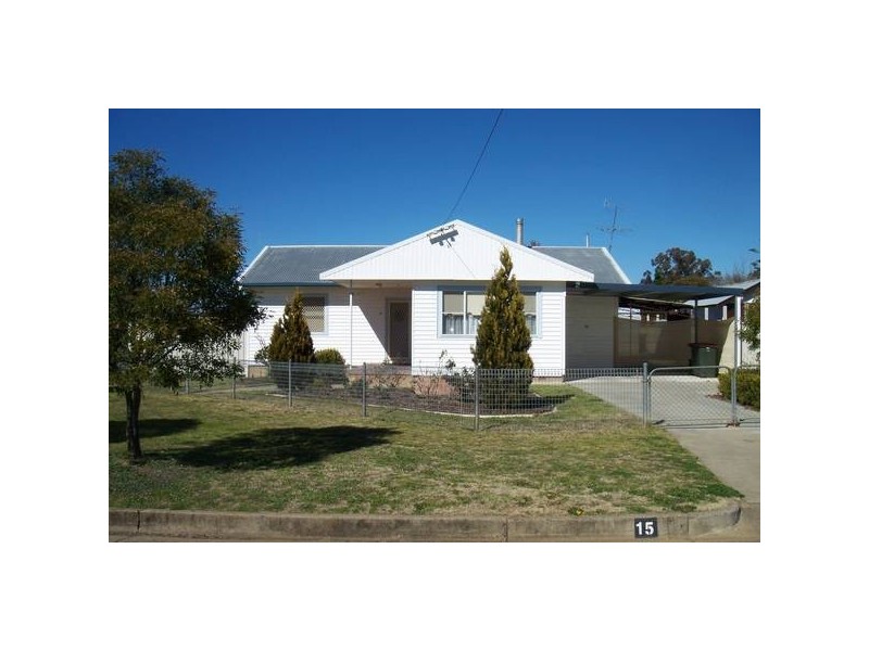 15 Woodstock Street, Tamworth NSW 2340