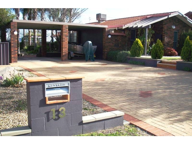 13 JOHN DRIVE, Kootingal NSW 2352