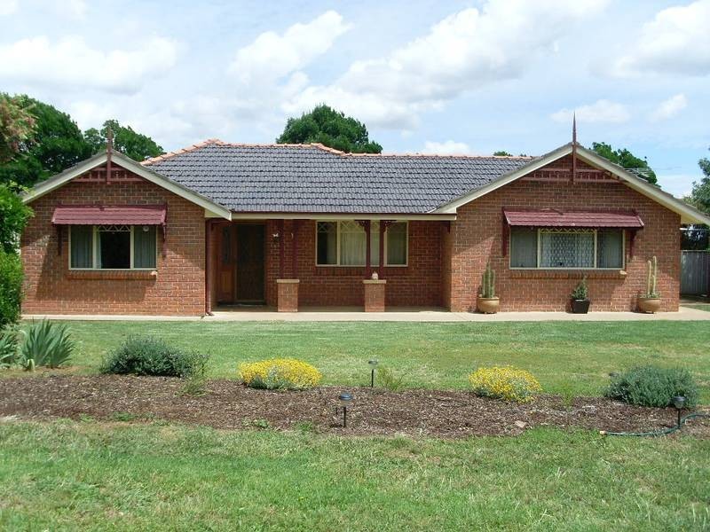13 Hillstone Place, Tamworth NSW 2340