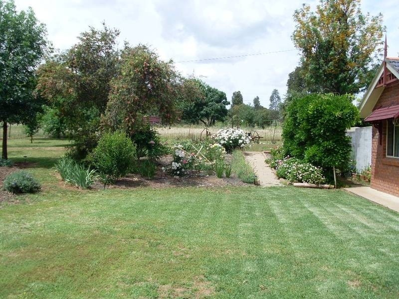 13 Hillstone Place, Tamworth NSW 2340