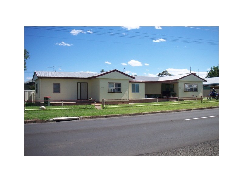 2 BEGONIA STREET, Tamworth NSW 2340