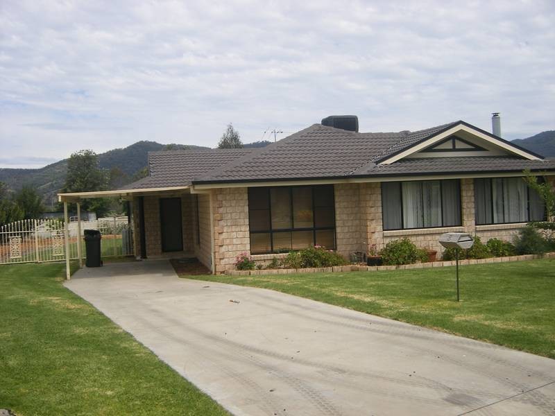 8 Banksia Close, Kootingal NSW 2352