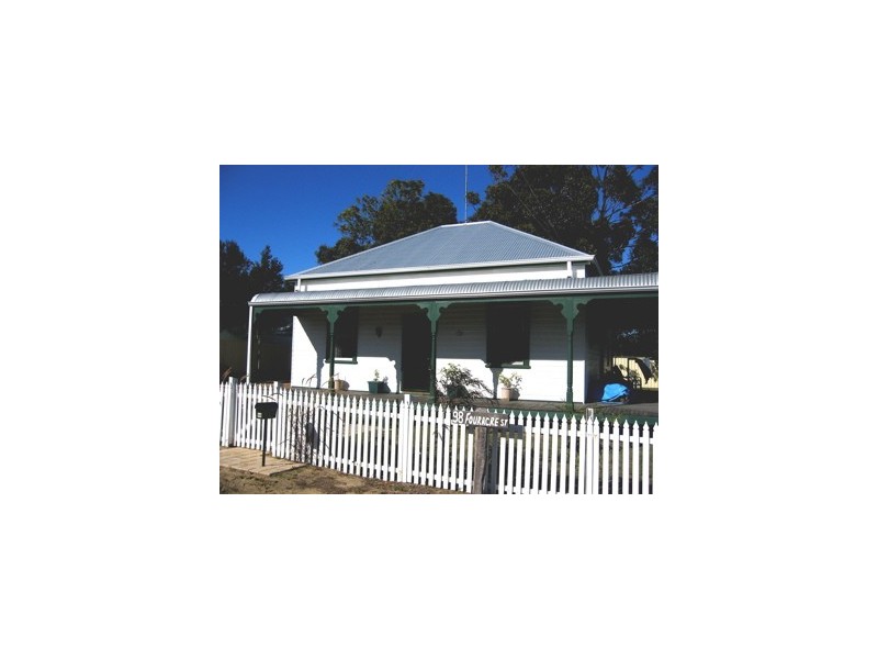 98 Fouracre Street, Waroona WA 6215