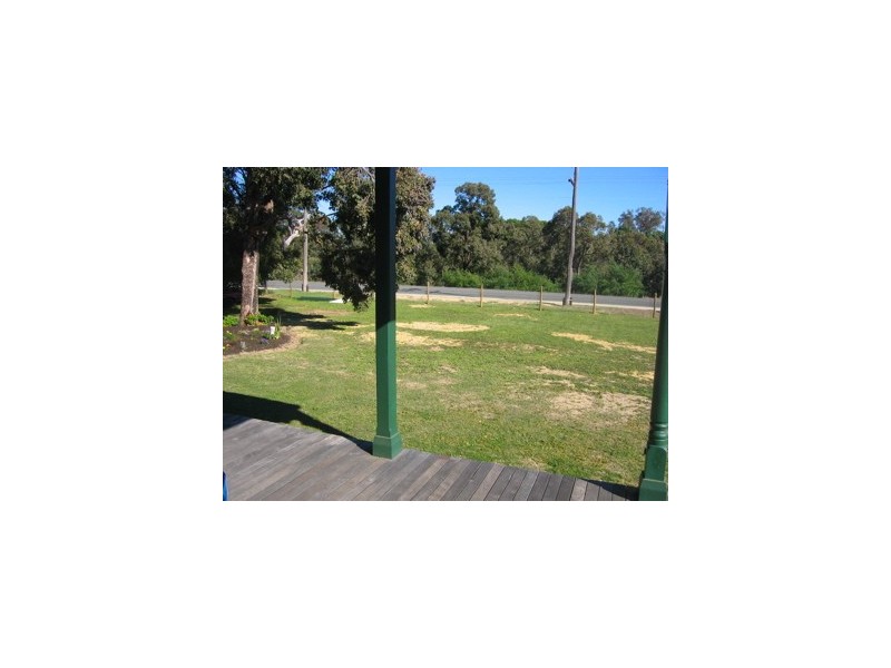 98 Fouracre Street, Waroona WA 6215