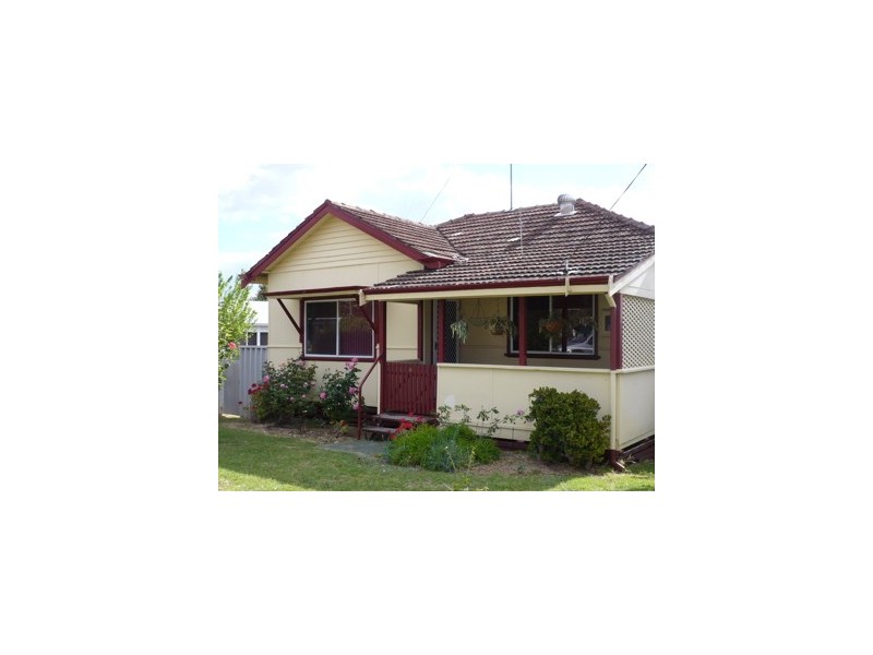 9 Sutton Street, Waroona WA 6215