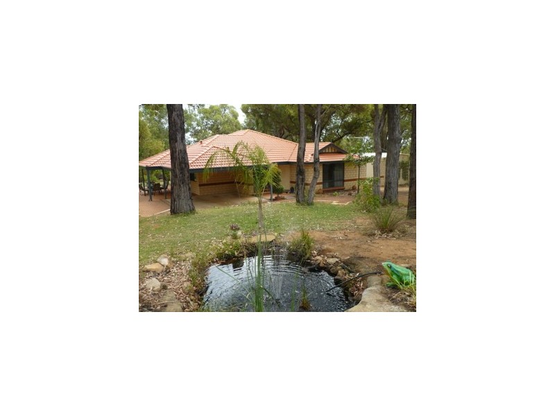 24 Lyons Road, Waroona WA 6215