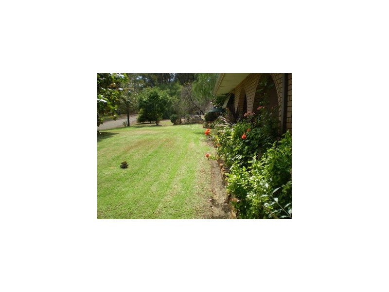 6 Bowles Road, Waroona WA 6215