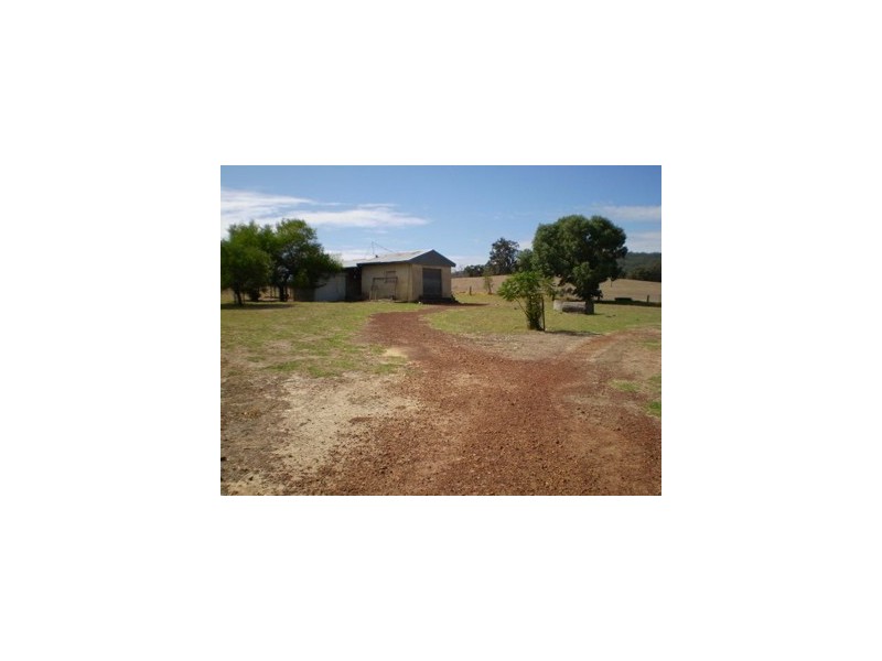 6 Bowles Road, Waroona WA 6215