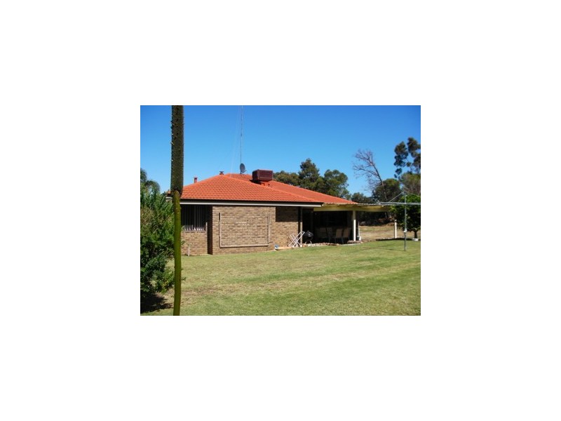 8 Armstrong court, Waroona WA 6215