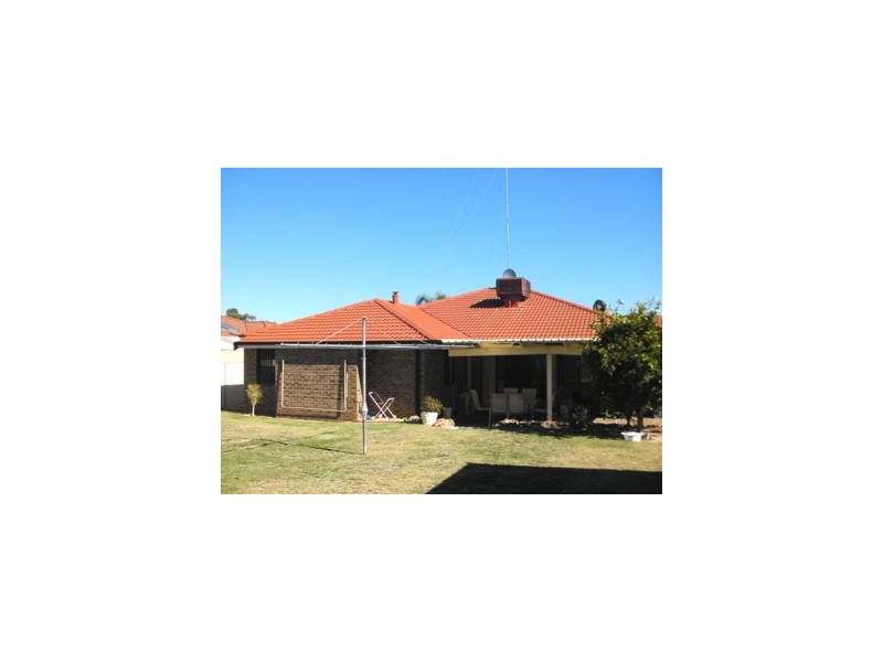 8 Armstrong court, Waroona WA 6215