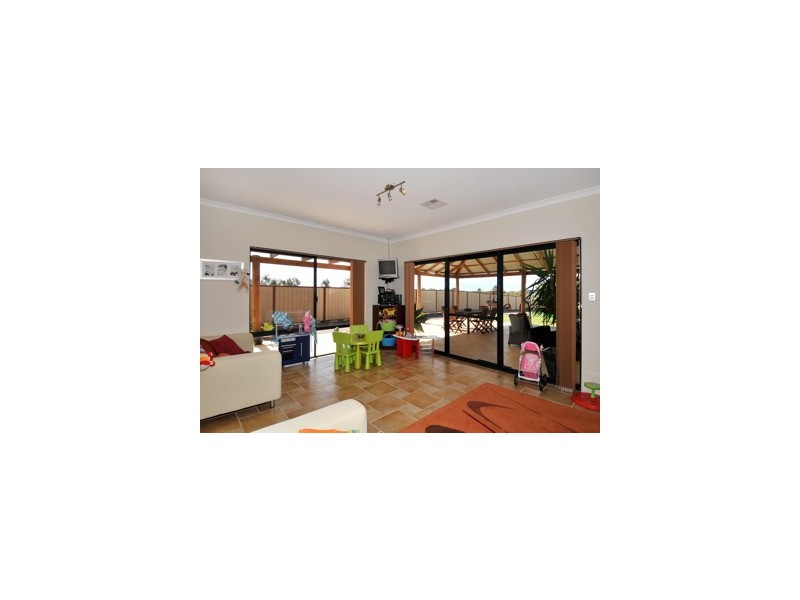 43 Murray Waters Boulevard, South Yunderup WA 6208