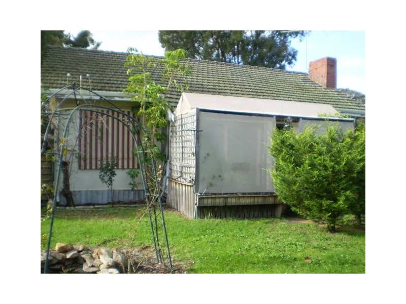 8 Camp Road, Pinjarra WA 6208