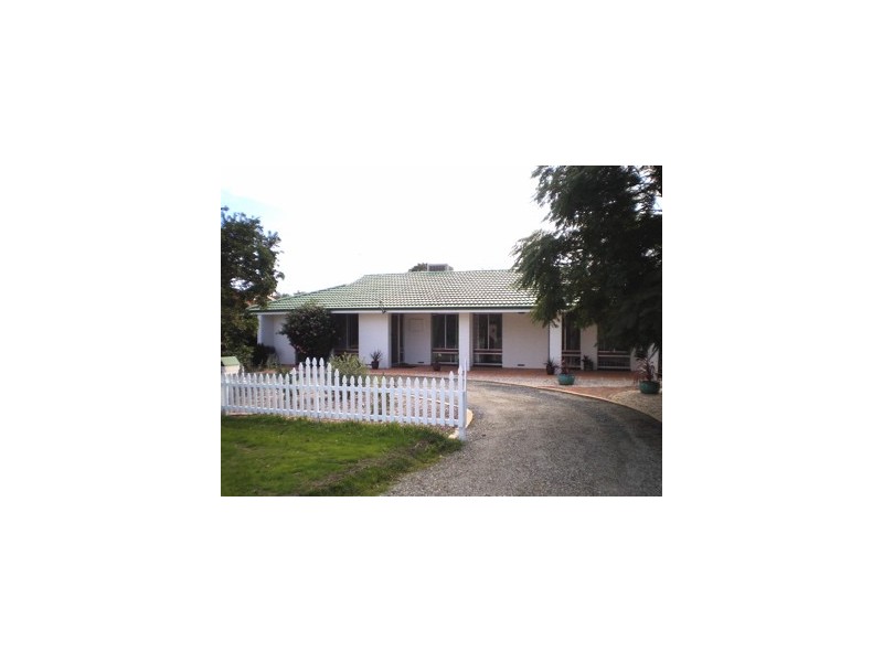4 Grevillea Place, Pinjarra WA 6208