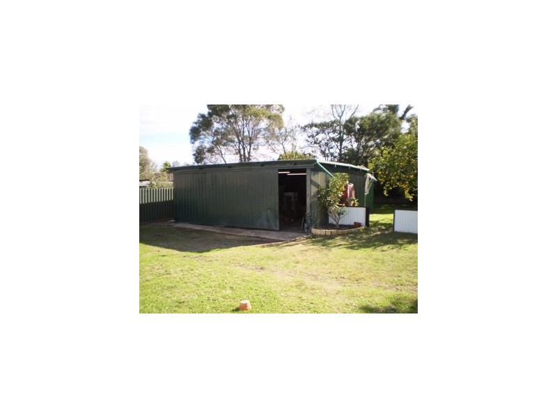 4 Grevillea Place, Pinjarra WA 6208