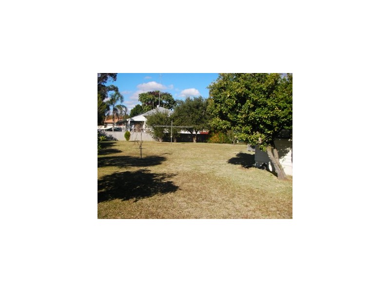 12 Sutton Street, Waroona WA 6215