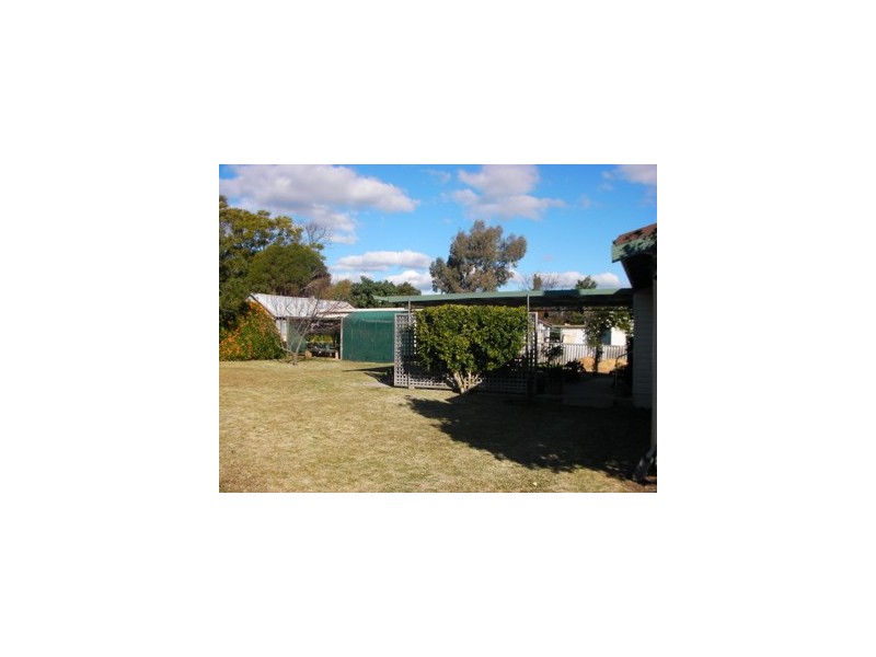 12 Sutton Street, Waroona WA 6215