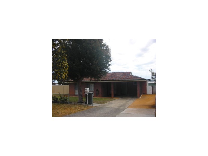 11 Sutton Street, Waroona WA 6215