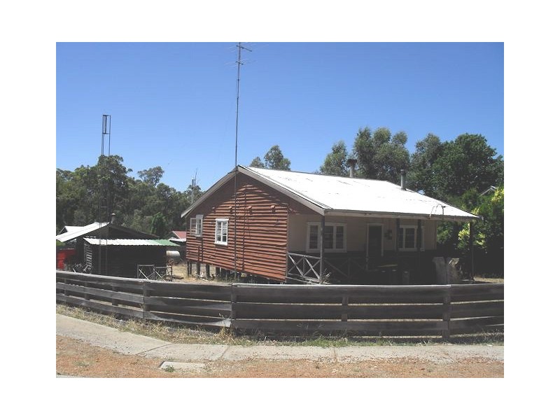 20 Sollya Cres, Dwellingup WA 6213