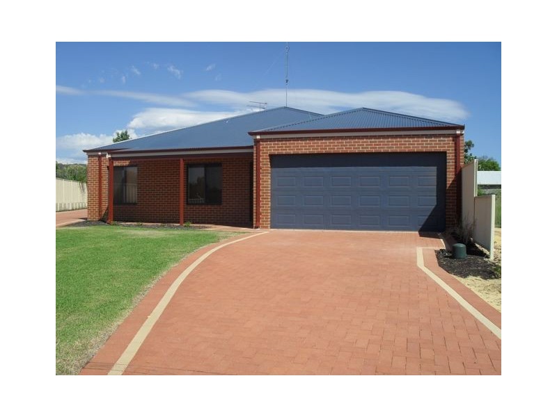 2/3 McKay Avenue, Waroona WA 6215
