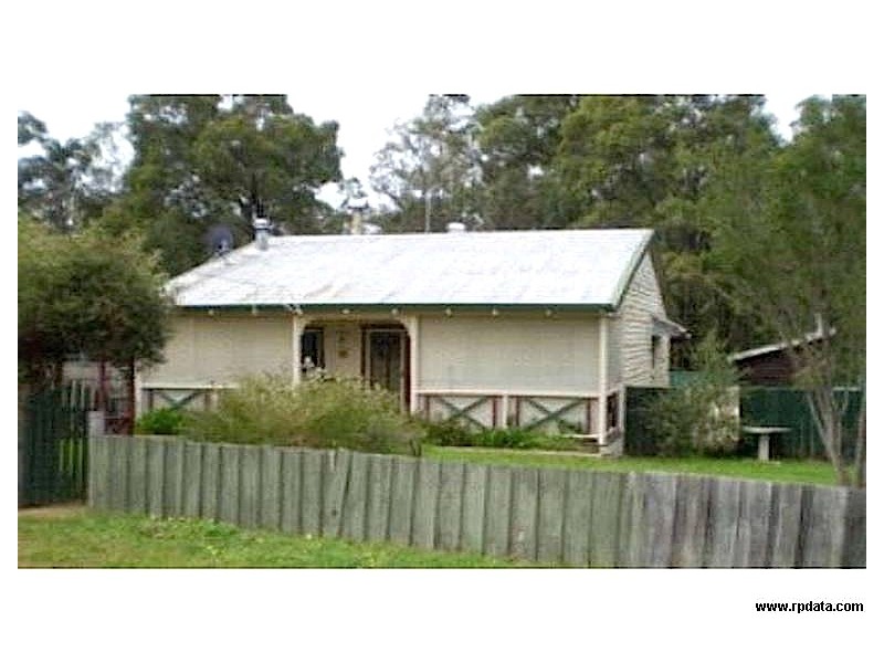 16 Marginata Cres, Dwellingup WA 6213