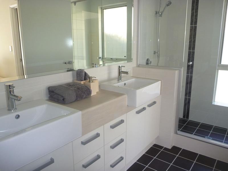 8 Placid Bend, South Yunderup WA 6208