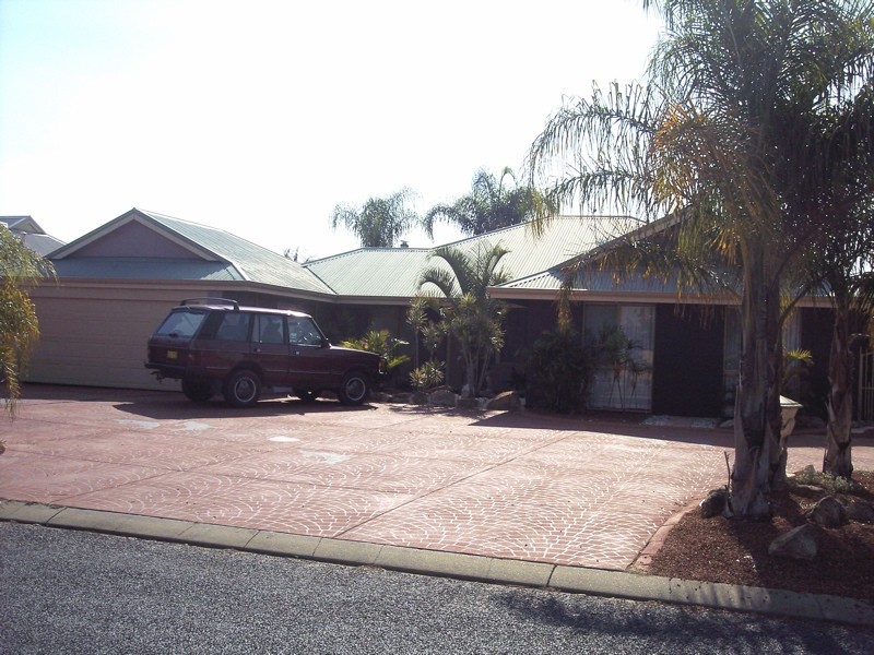 6 Sunland Ave, South Yunderup WA 6208