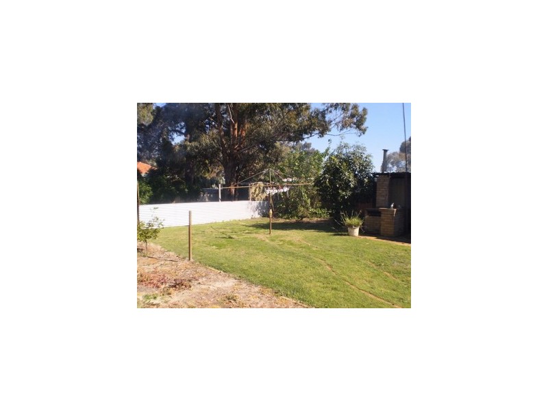 4 Leschenaultia Place, Pinjarra WA 6208
