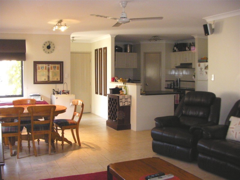 3/9 Kings Place, Waroona WA 6215