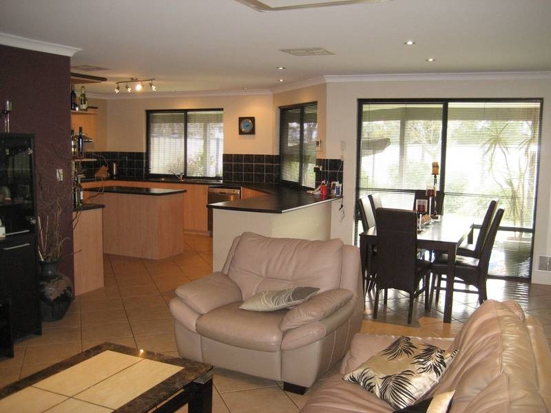 2 Camarri Way, South Yunderup WA 6208