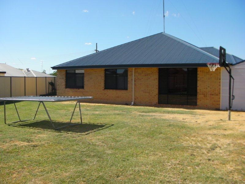 7 Elliott Street, Waroona WA 6215