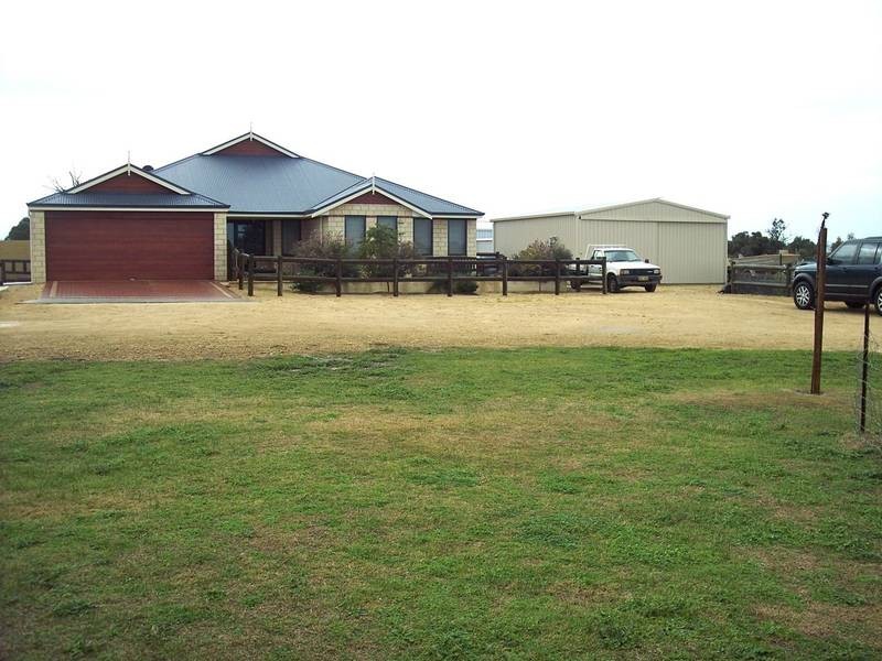 214 Holmes Parade, West Pinjarra WA 6208