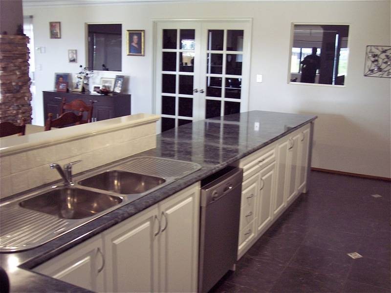 214 Holmes Parade, West Pinjarra WA 6208