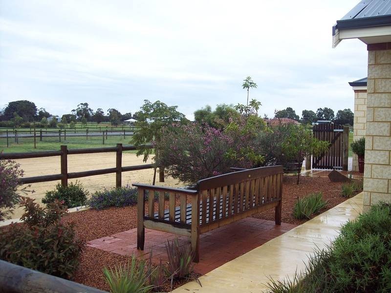 214 Holmes Parade, West Pinjarra WA 6208