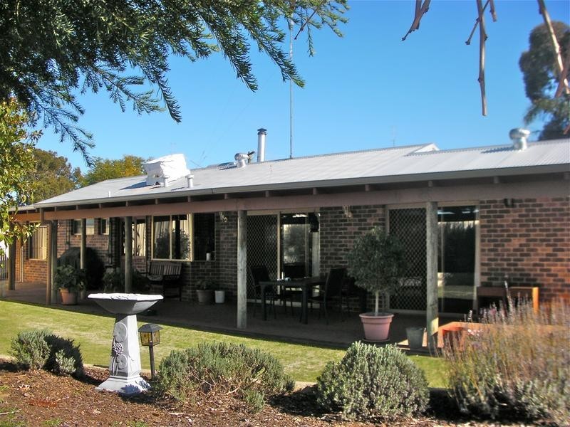 10 Waltham Court, Waroona WA 6215