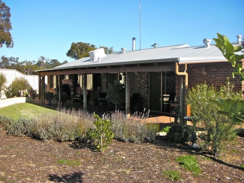 10 Waltham Court, Waroona WA 6215