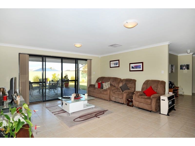 48 Bibbulmun Meander, Ravenswood WA 6208