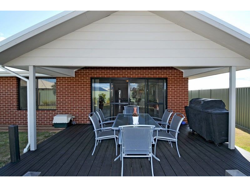 48 Bibbulmun Meander, Ravenswood WA 6208