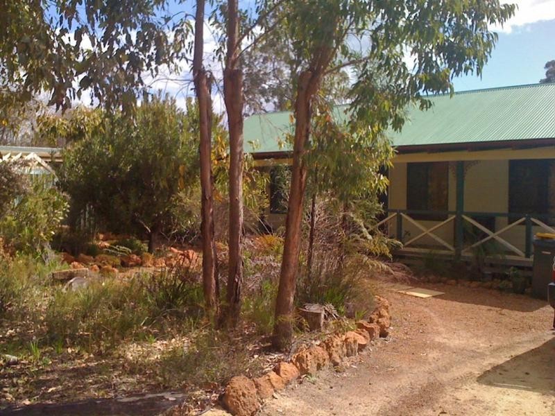 18 Begonia Court, Dwellingup WA 6213