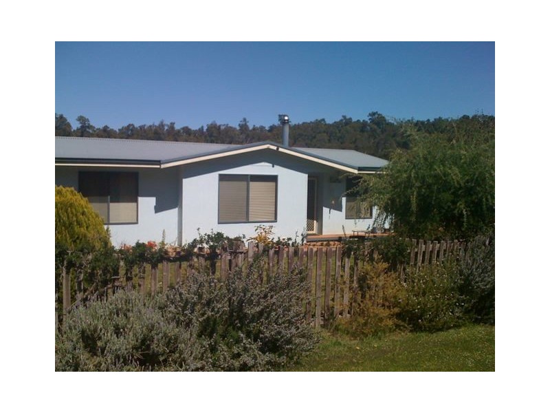 56 Holyoake Road, Dwellingup WA 6213