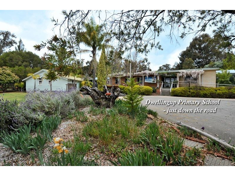 6 Church Street, Dwellingup WA 6213