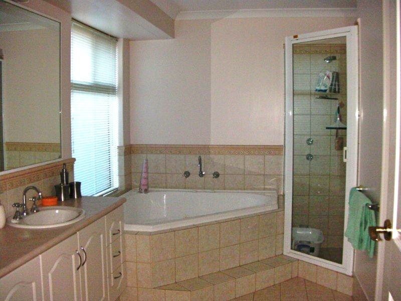 15 McKay Avenue, Waroona WA 6215