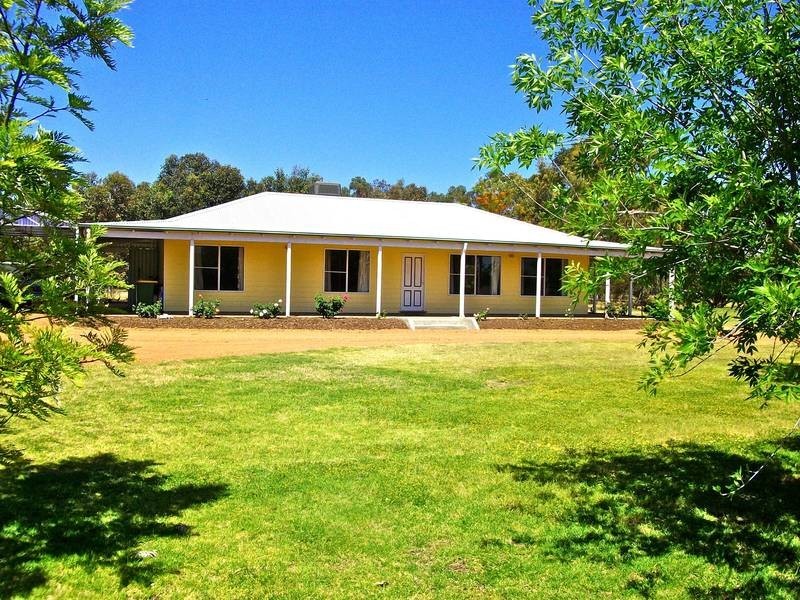 38 Peel Road, Waroona WA 6215