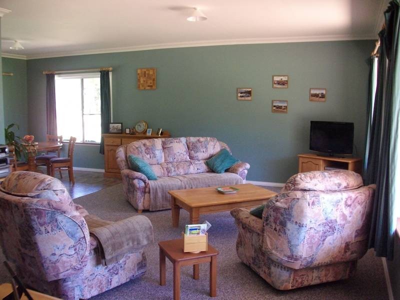 38 Peel Road, Waroona WA 6215