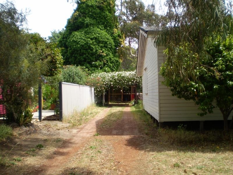 19 Banksiadale Road, Dwellingup WA 6213