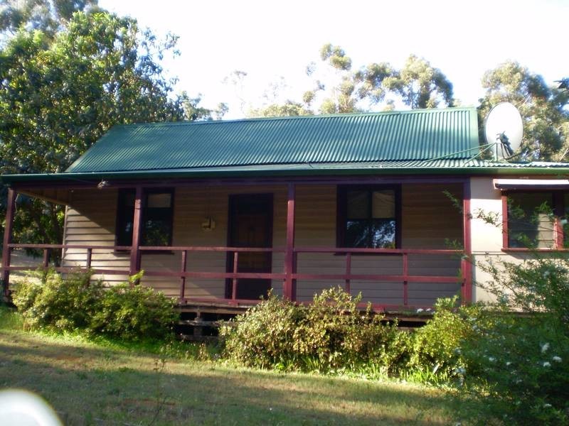 195 Holyoak Street, Dwellingup WA 6213