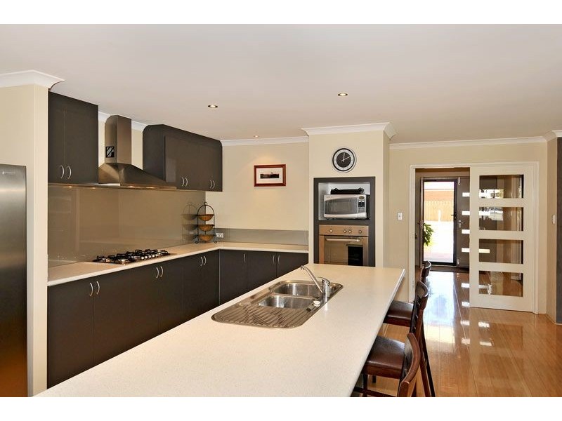 8 Arabian Drive, Coodanup WA 6210