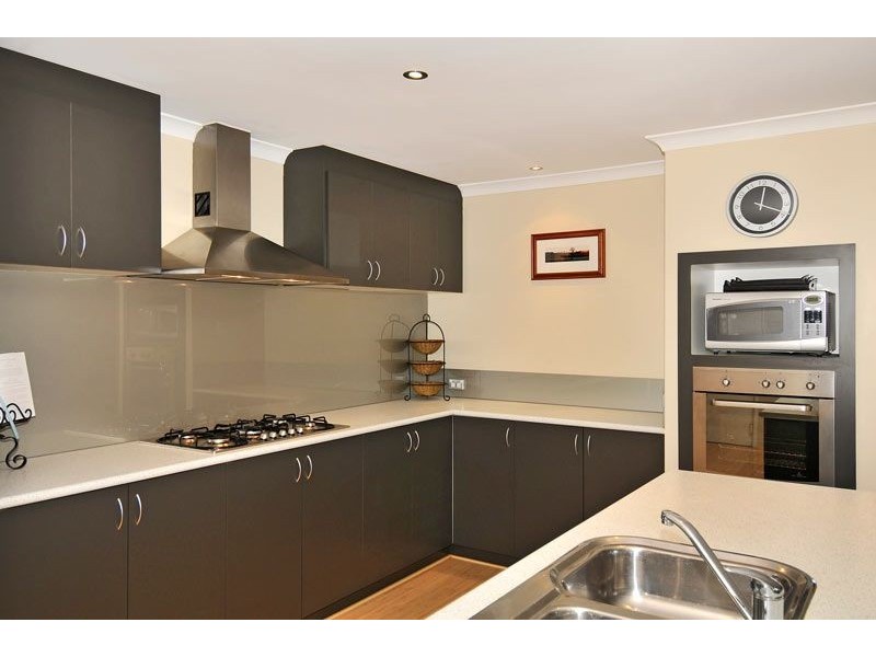 8 Arabian Drive, Coodanup WA 6210