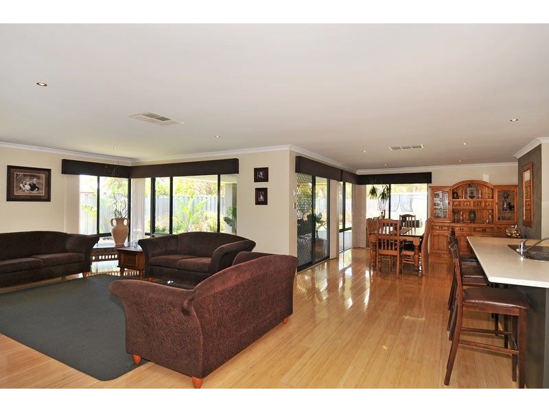 8 Arabian Drive, Coodanup WA 6210