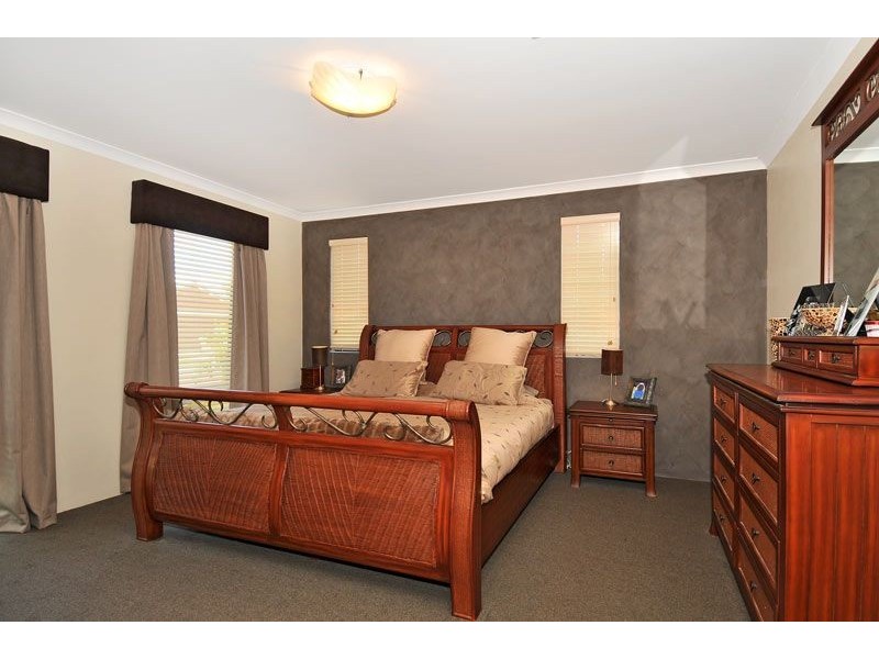 8 Arabian Drive, Coodanup WA 6210